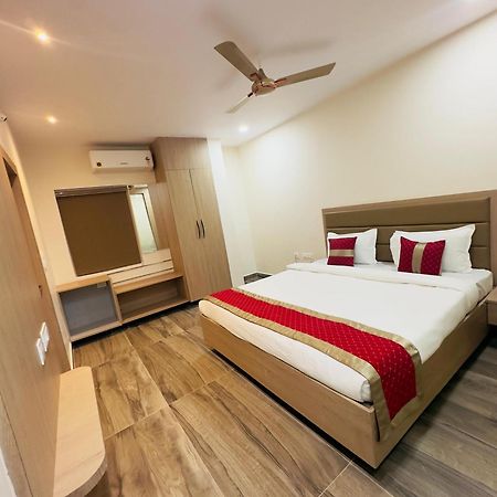 Hotel Raga Karimnagar Eksteriør bilde