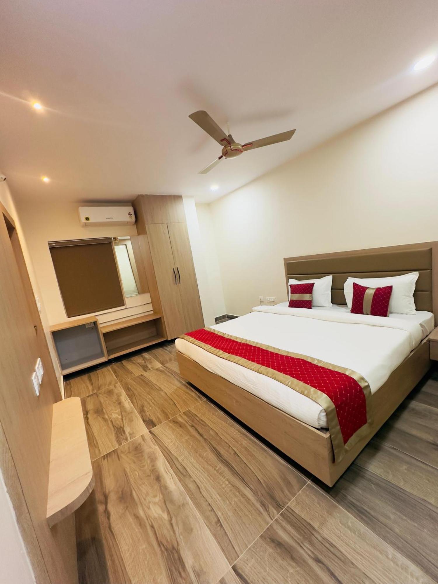 Hotel Raga Karimnagar Eksteriør bilde