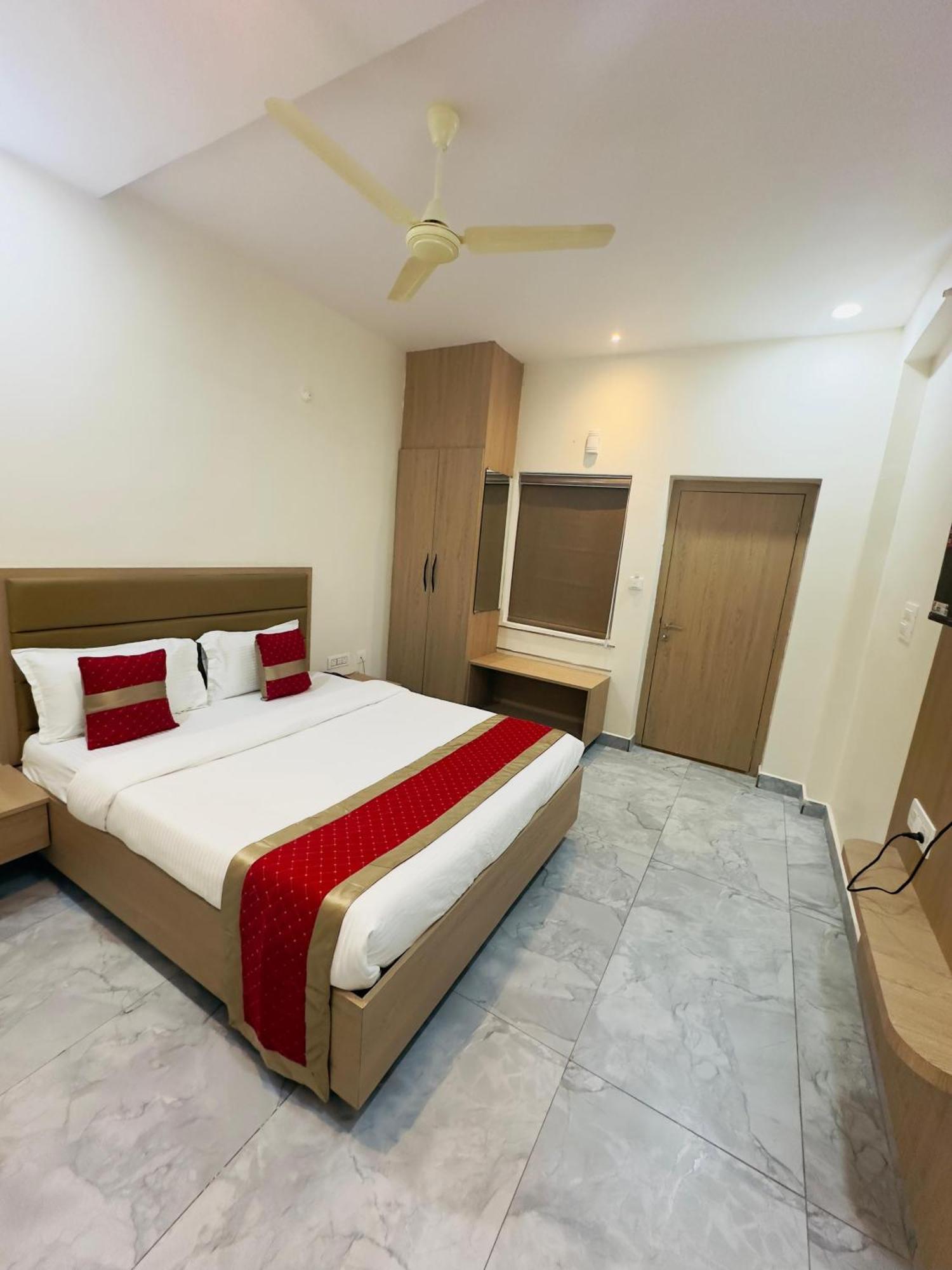 Hotel Raga Karimnagar Eksteriør bilde