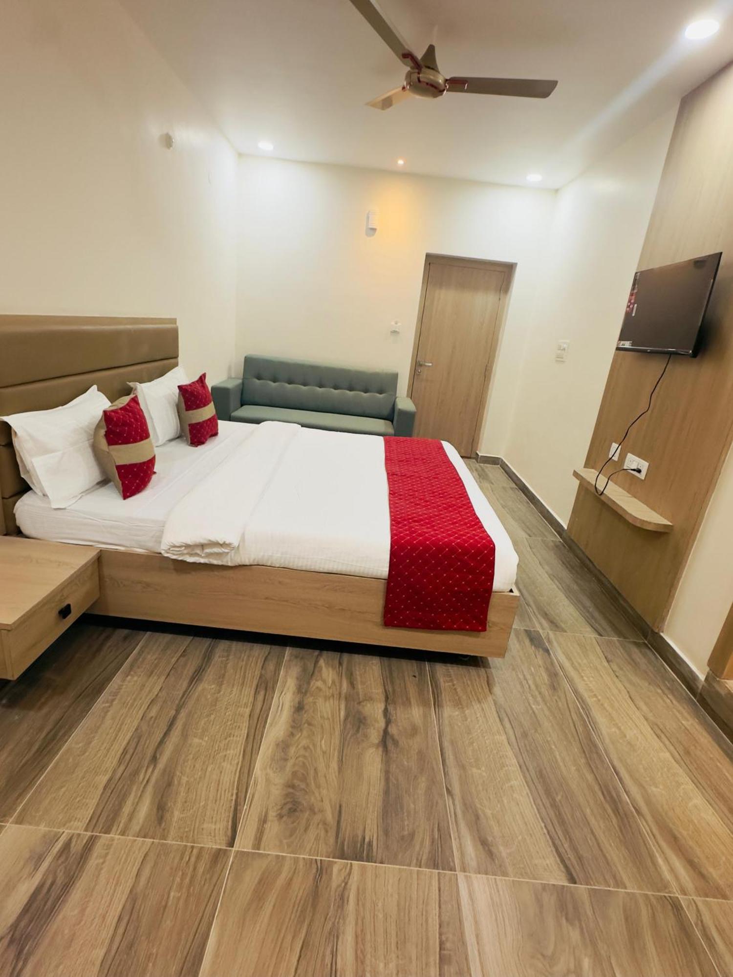 Hotel Raga Karimnagar Eksteriør bilde